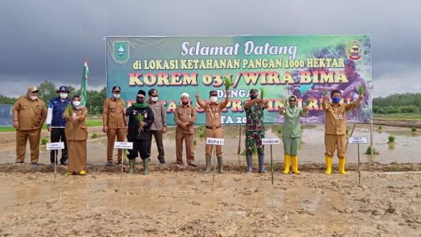 Launching Program Ketahanan Pangan Korem dan Pemprov Riau di Inhu