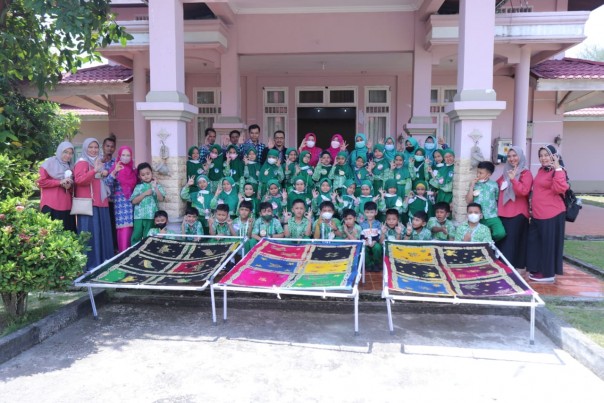 Studi Wisata SD Islam Al Azhar 54 Pekanbaru di Gedung Wanita Siak Sri Indrapura
