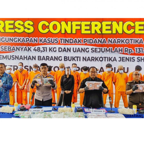 Press conference pengunkapan kasus peredaran gelap Narkotika oleh Ditresnarkoba Polda Riau.