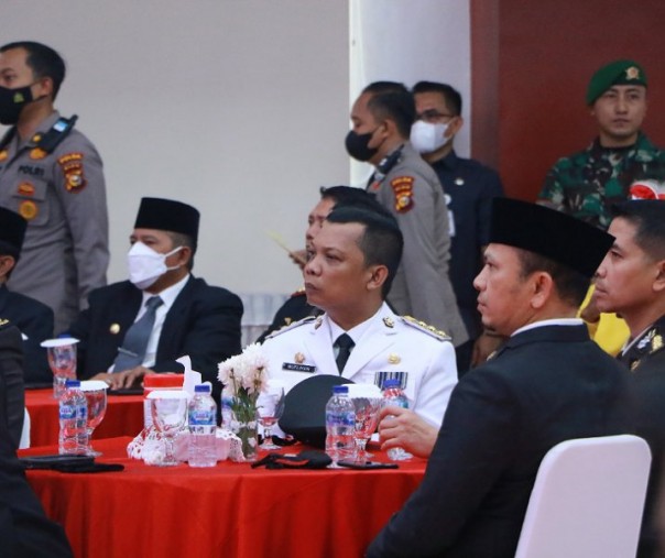 Pj Wali Kota Pekanbaru Muflihun saat menghadiri acara syukuran HUT Bhayangkara usai upacara di Mapolda Riau, Selasa (5/8/2022). Foto: Istimewa. 