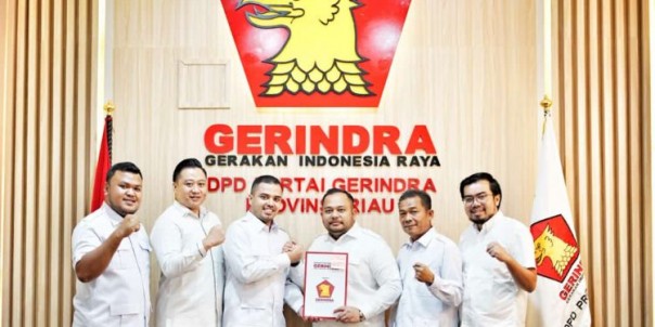 Penyerahan SK Ketua DPC Gerindra Pekanbaru 
