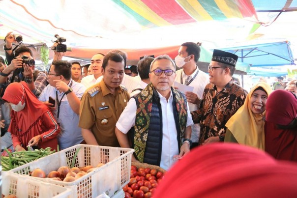 Mendag Zulkifli Hasan saat tinjau pasar tradisional di Pekanbaru